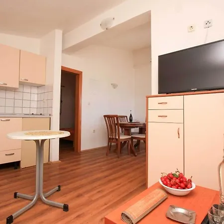 Ere Zuronja-one-bedroom With Sea View 2 アパート Putniković